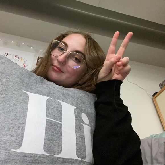 Meet your Posher, Leah - Picture 1 of 3